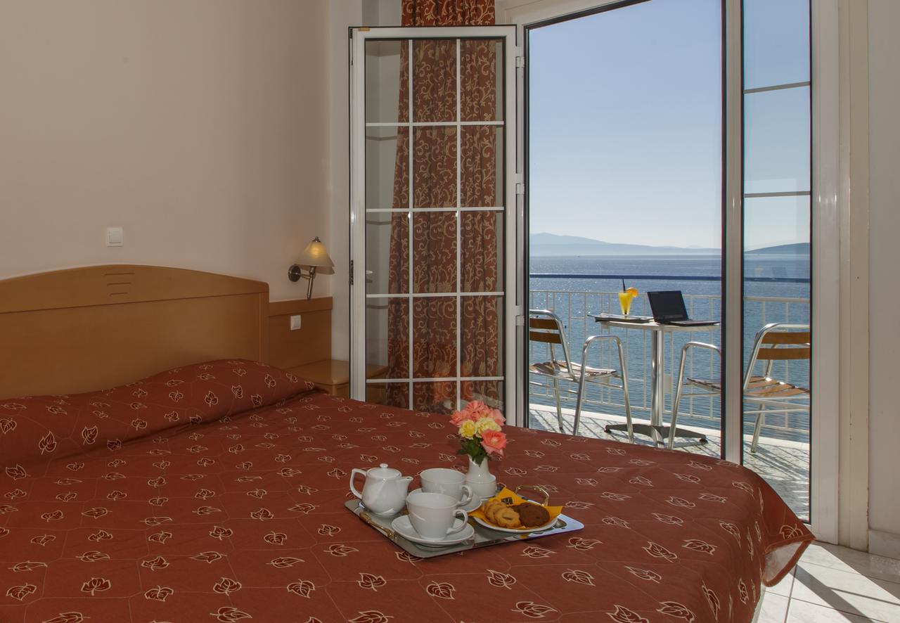 Hotel Толон Экстерьер фото