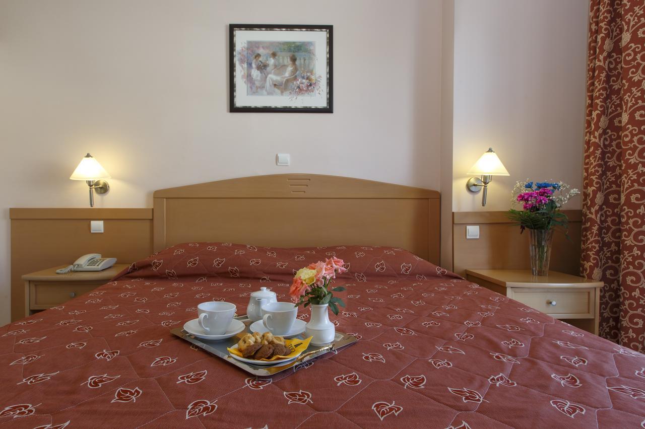 Hotel Толон Экстерьер фото