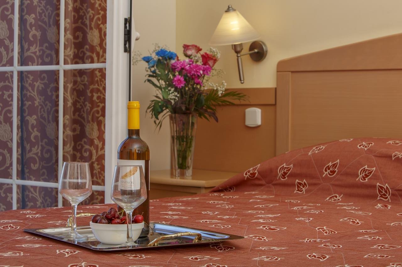 Hotel Толон Экстерьер фото