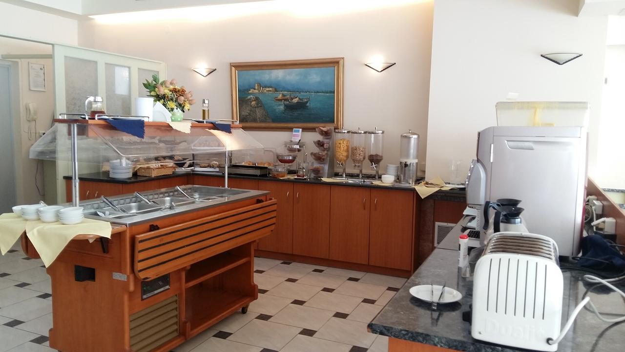 Hotel Толон Экстерьер фото