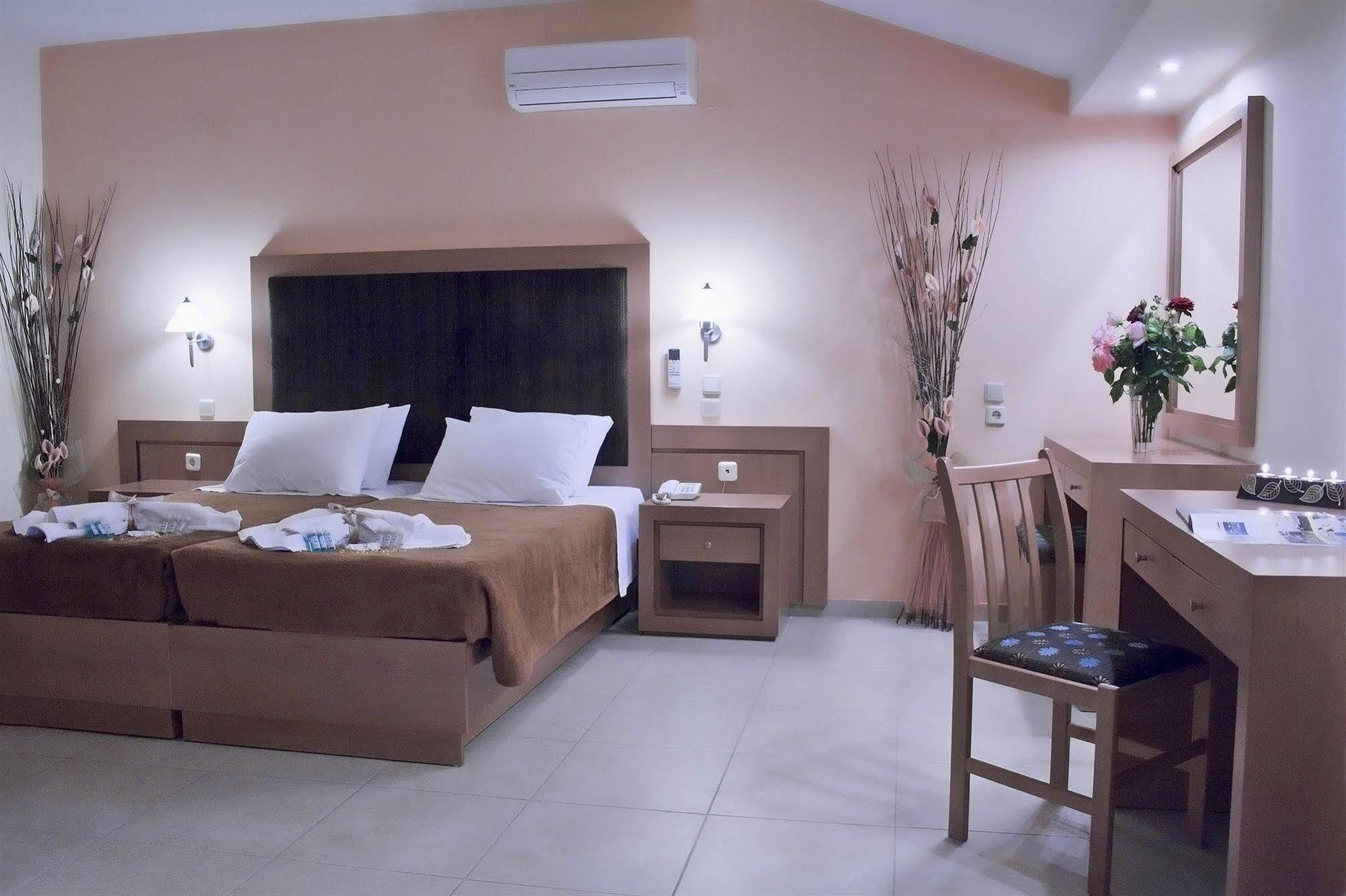 Hotel Толон Экстерьер фото